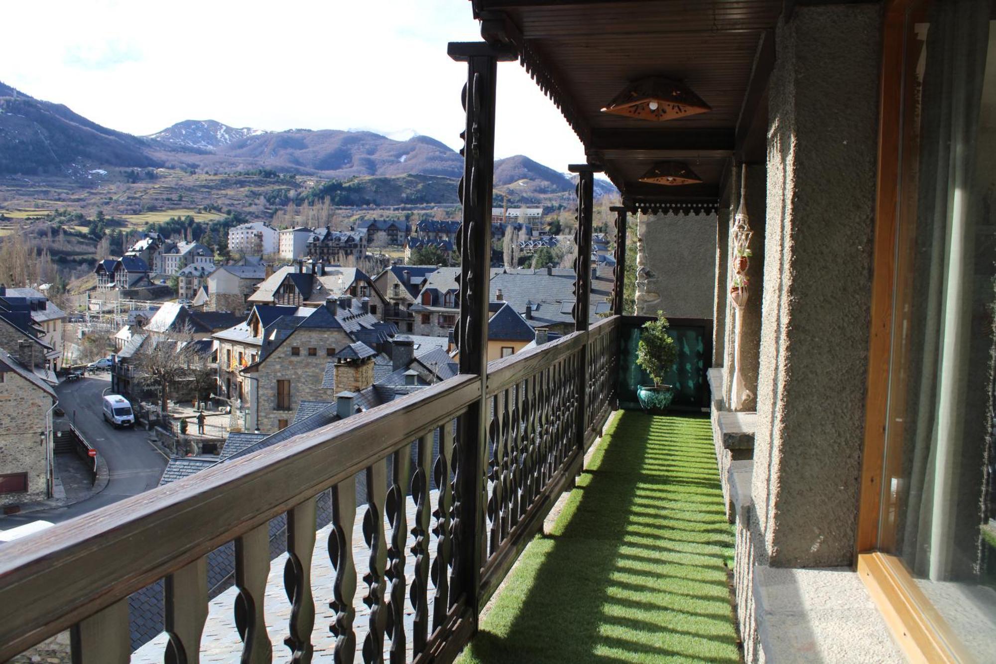 El Balcon Del Garmo Villa Sallent De Gallego Luaran gambar