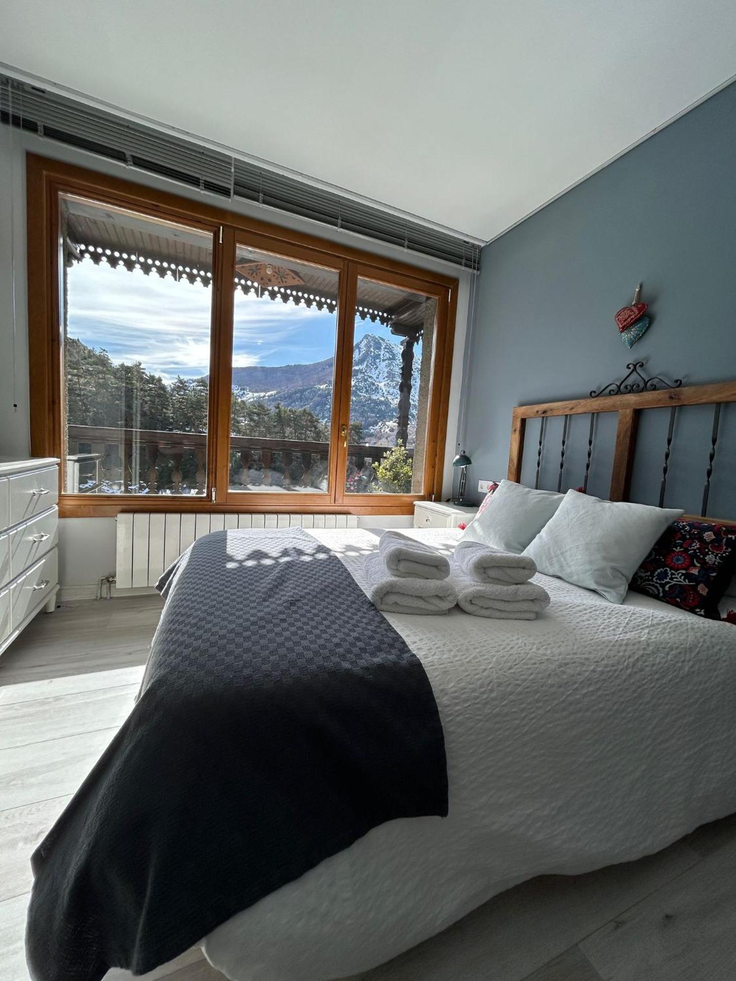 El Balcon Del Garmo Villa Sallent De Gallego Luaran gambar