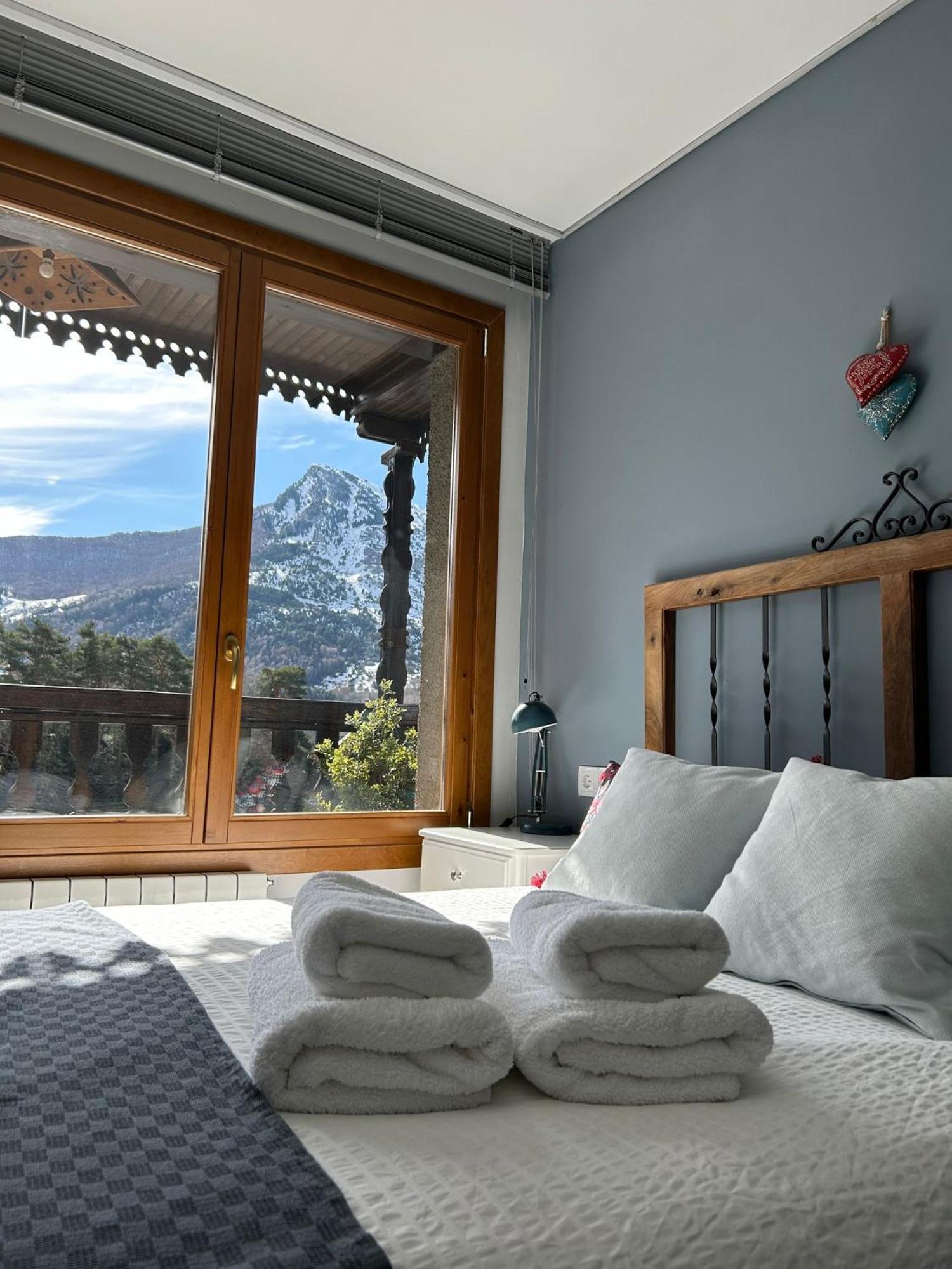 El Balcon Del Garmo Villa Sallent De Gallego Luaran gambar